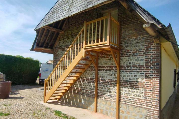 Des balcons en bois conçus selon vos exigences.